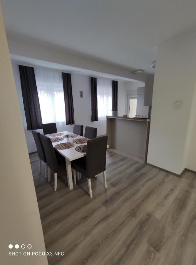 Apartment Anelija *